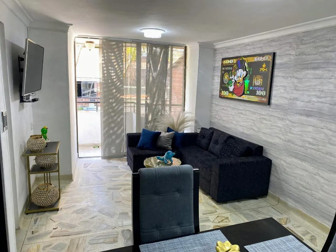 Apartamento 3 Habitaciones Cerca Al Parque Del Poblado Medellín 0*,